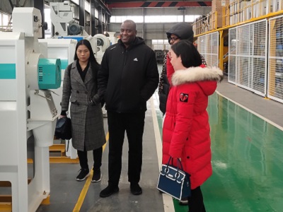 The Clients from Nigerian Visited Our Factory (2)