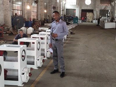 The Nigerian Customers Visited Our Factory (2)